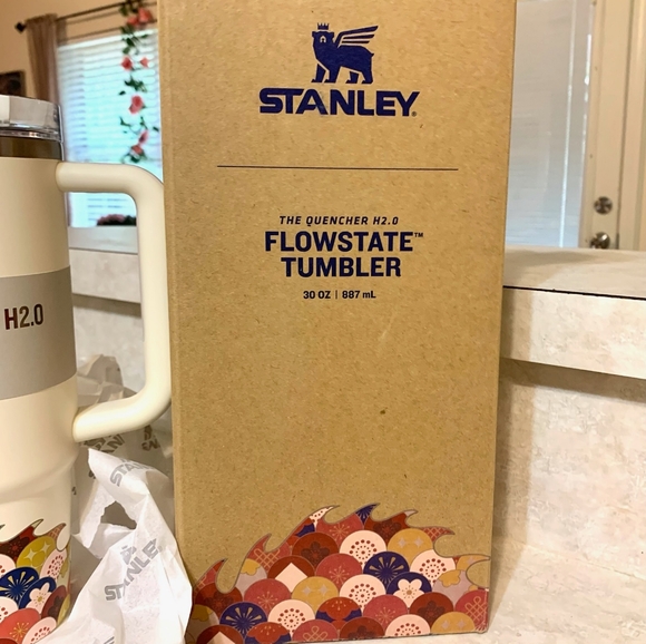 STANLEY YEAR OF THE DRAGON Lunar New Year Flowstate Quencher tumbler 30oz CREAM - Picture 5 of 7